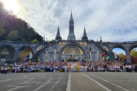 Українці з усього світу моляться за мир у Люрді