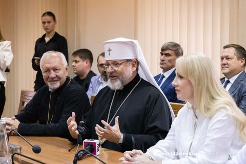 Блаженніший Святослав здійснив візит до Івано-Франківського національного медичного університету та освятив мозаїчну ікону «Премудрість Божа»