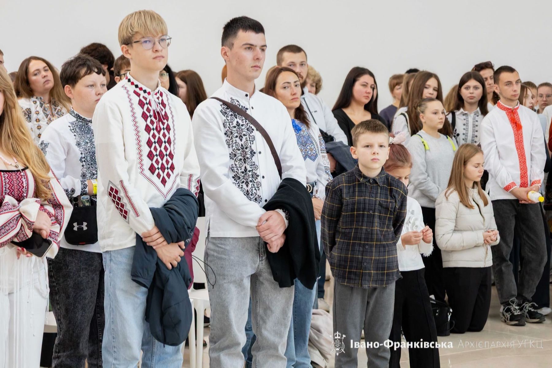 Понад тисяча молодих людей у вишиванках зібралися на з’їзд «Світло світу» в Старуні