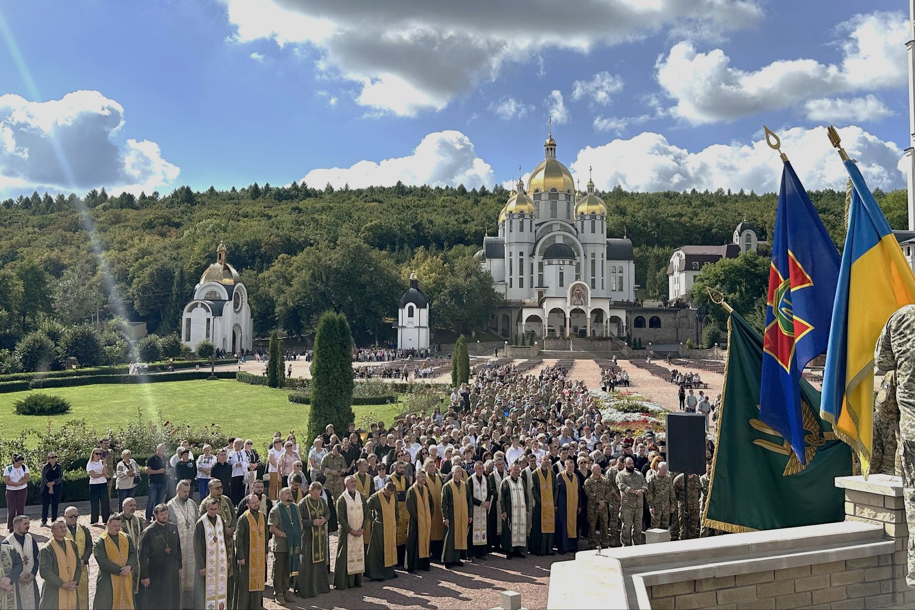 Військові, ветерани, капелани та родини героїв зібралися у Зарваниці на Всеукраїнську прощу надії