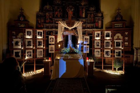 У львівському храмі поруч із Плащаницею встановили портрети загиблих військових