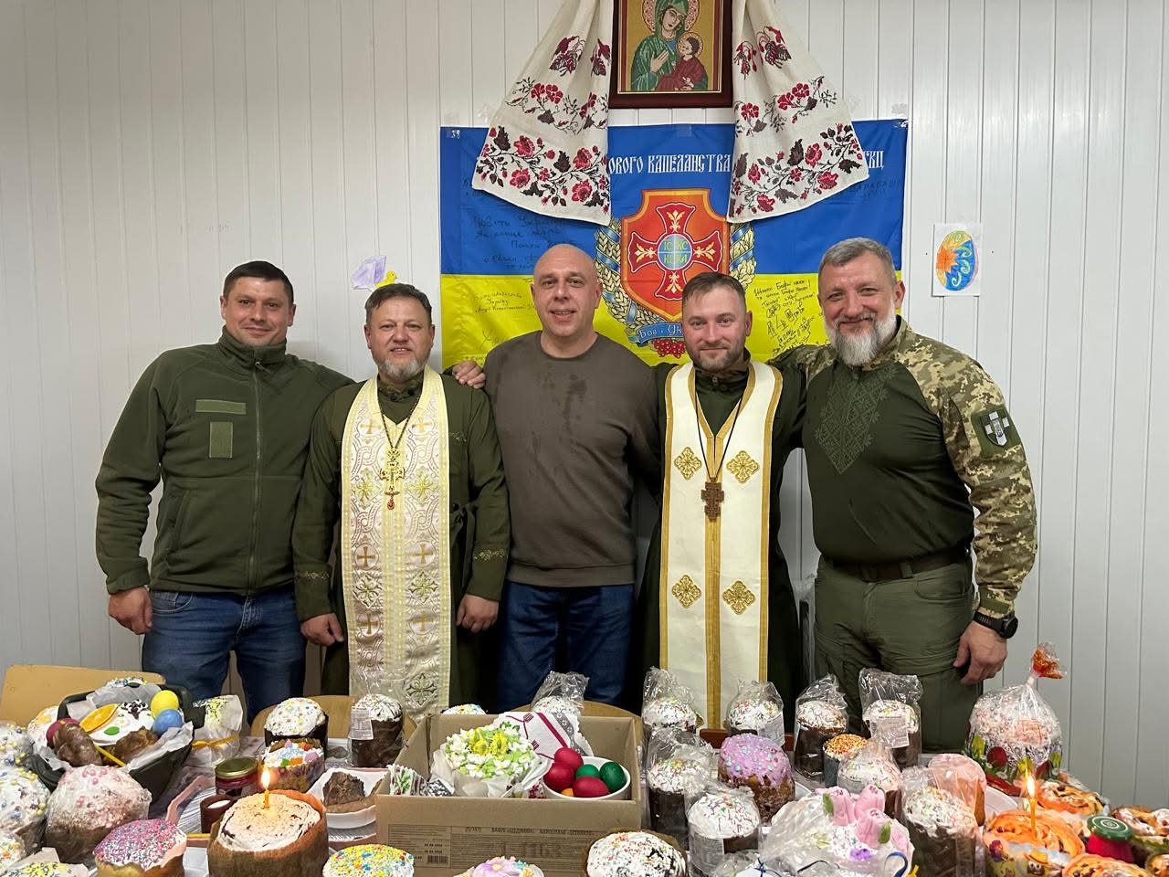 Великдень на&nbsp;передовій: владика Богдан Манишин відвідав українських захисників