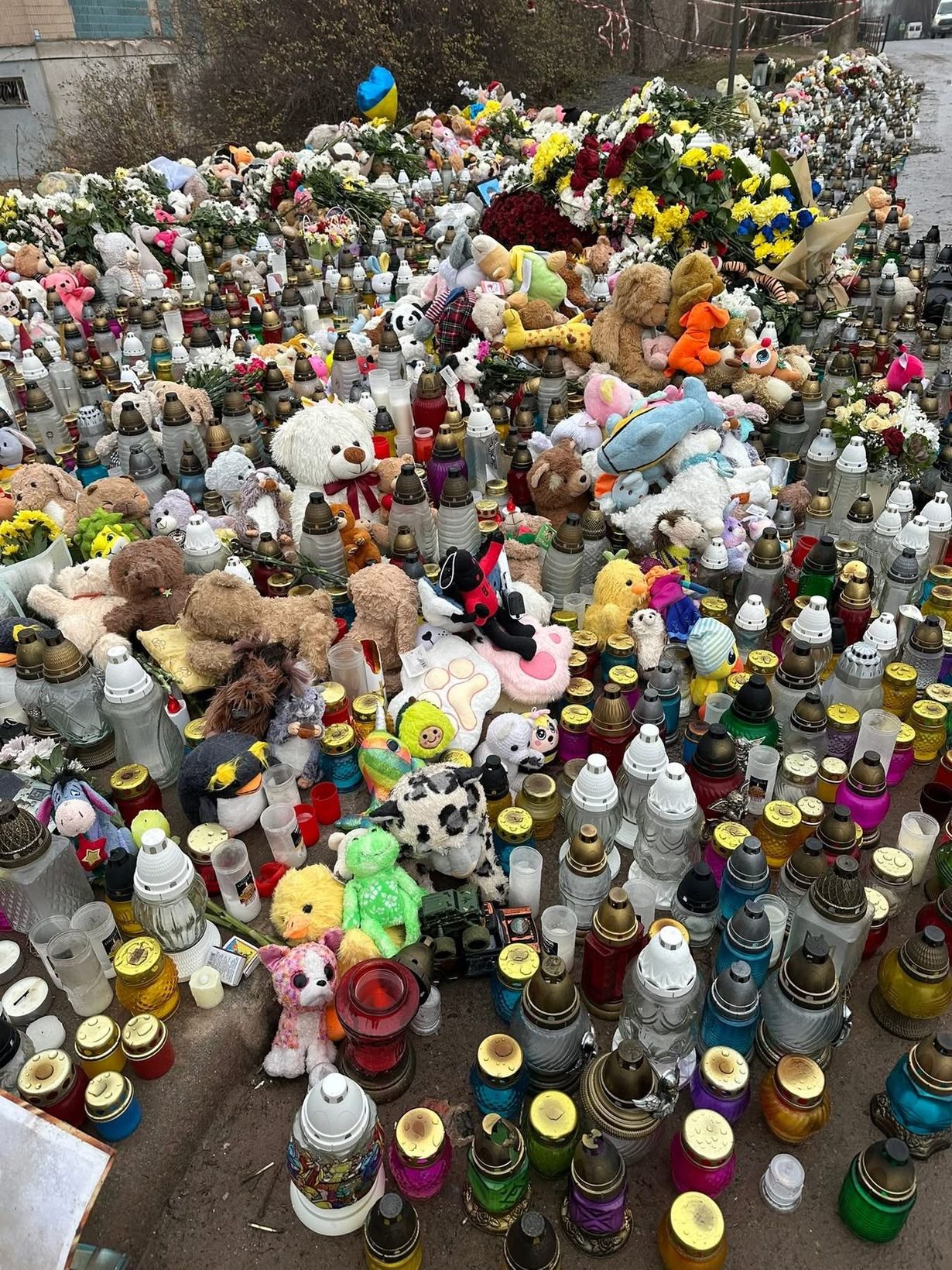 Глава УГКЦ з католицькими єпископами України на місці трагедії в Тернополі: «Ваш біль є болем усього тіла Христової Церкви» Глава УГКЦ з католицькими єпископами України на місці трагедії в Тернополі: «Ваш біль є болем усього тіла Христової Церкви»