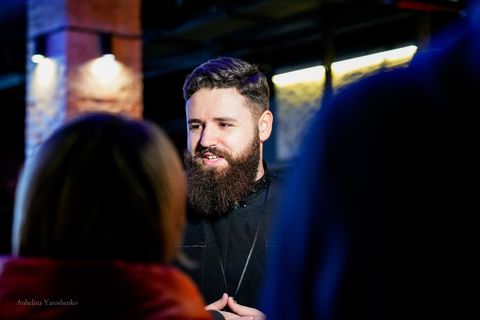 Отець Маркіян Буняк: «Я не можу зупинити війну…, але можу відкрити людям Бога»