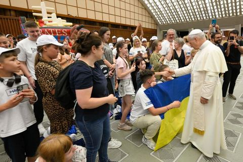 Папа Лев XIV зустрівся з українськими дітьми під час літнього табору у Ватикані