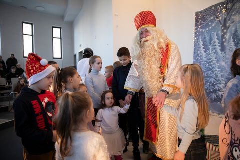 «Чудеса Різдва» біля Патріаршого собору: у Києві відкрили резиденцію Святого Миколая