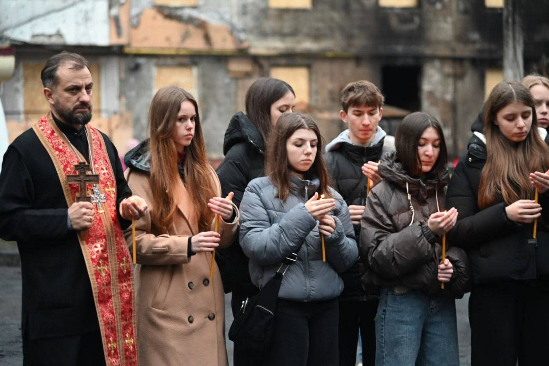The youth of Ternopil prayed at the locations struck by enemy missiles