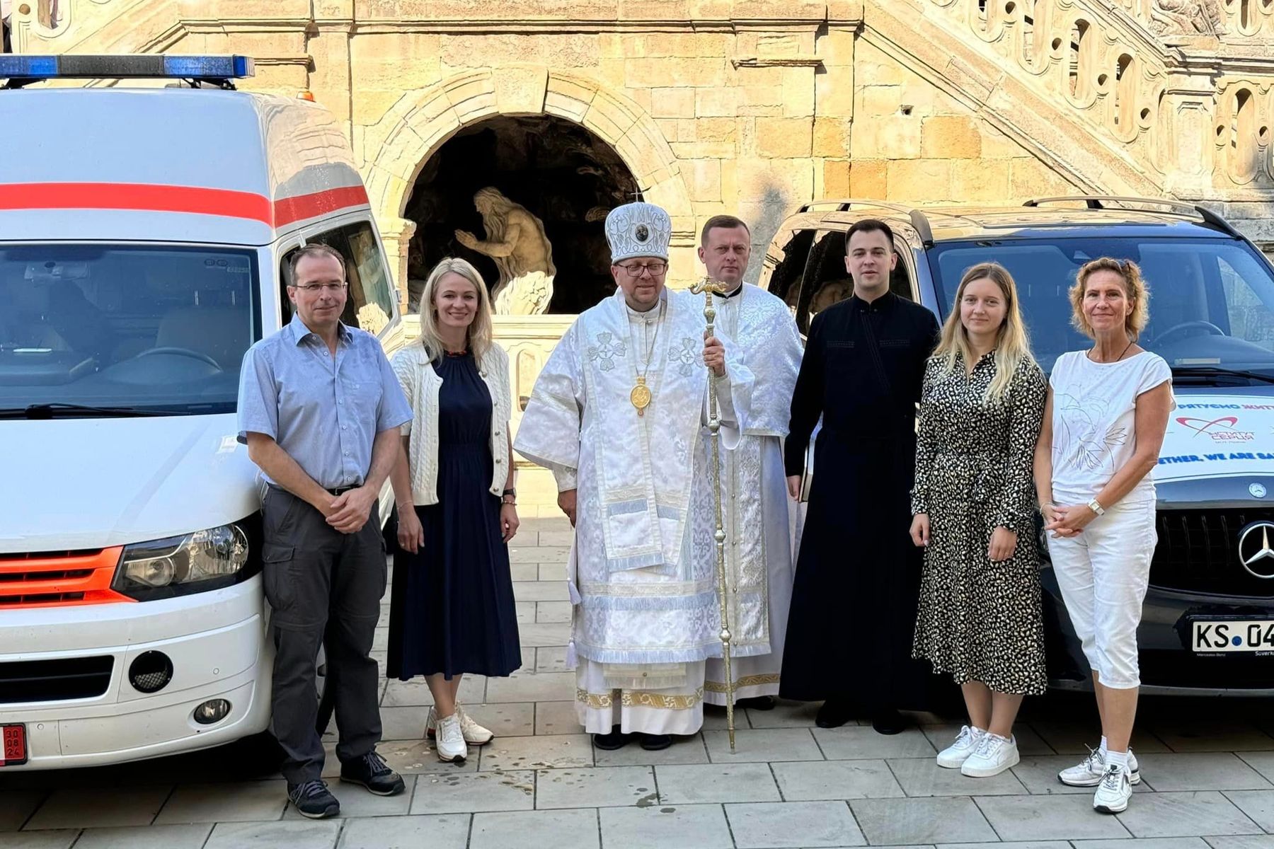 Парафія УГКЦ у&nbsp;Ганновері передала Україні машини швидкої допомоги