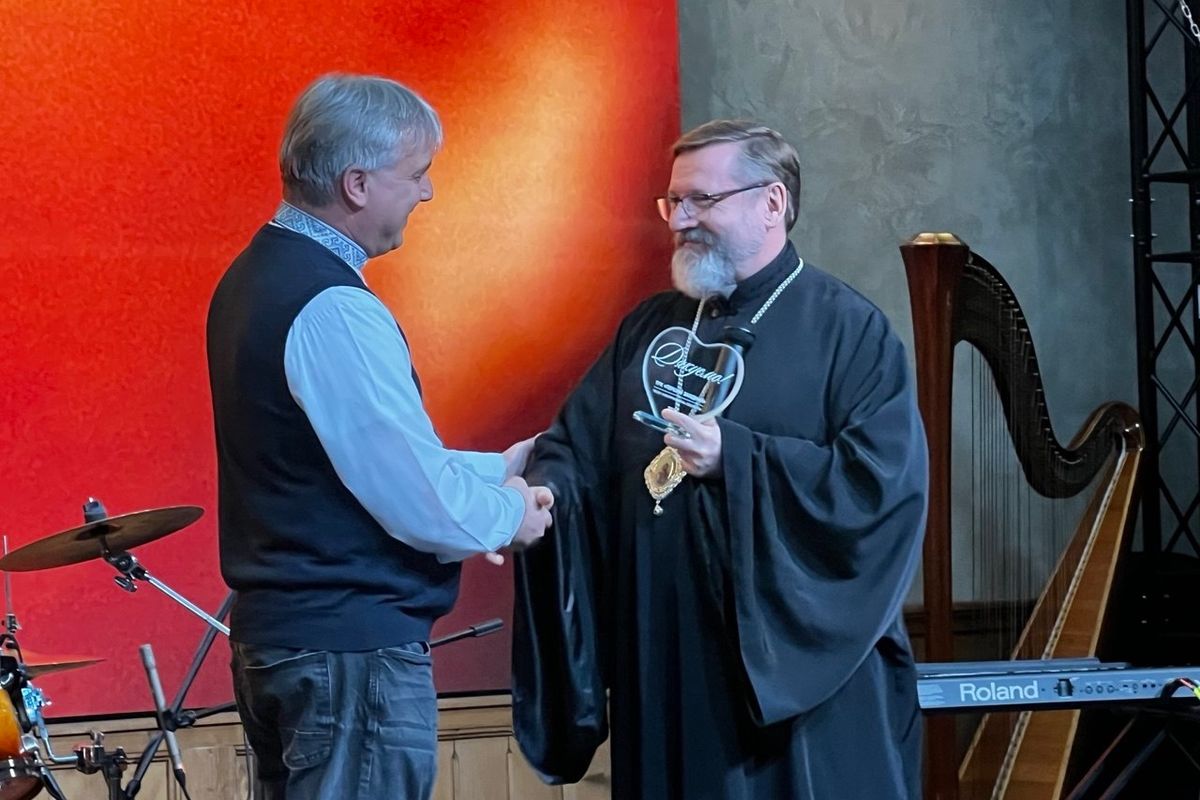The Head of the Ukrainian Greek Catholic Church Presents the “Bright Heart of Gratitude” Award to Salesian Father Mykhailo Chaban