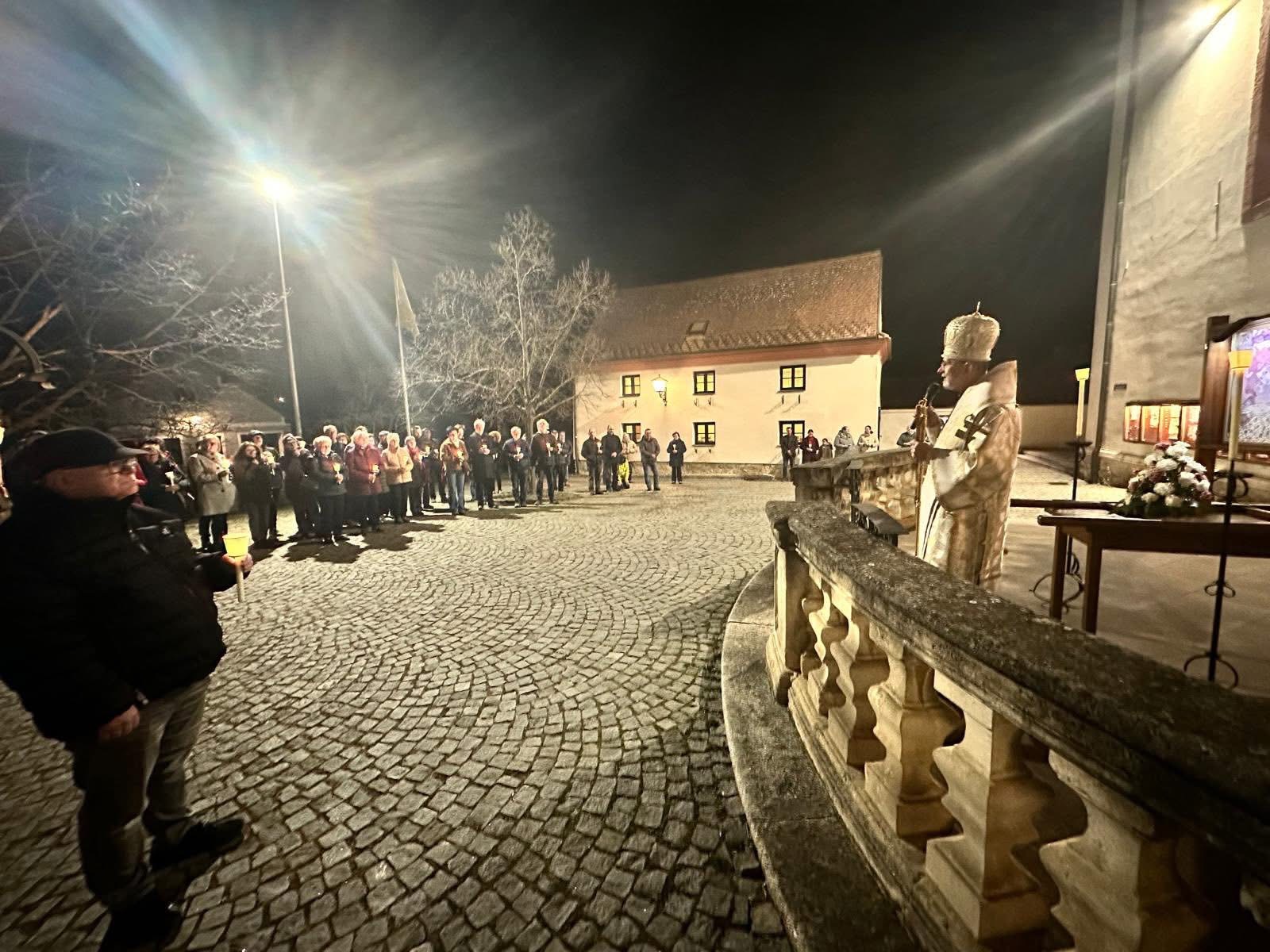 Владика Богдан Дзюрах очолив молитву за&nbsp;мир в&nbsp;Україні у&nbsp;відпустовому центрі Марія Роггендорф