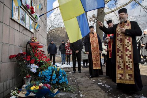 Блаженніший Святослав у Бучі з родичами загиблих на вул. Яблунській, 144 помолився за жертв російської агресії