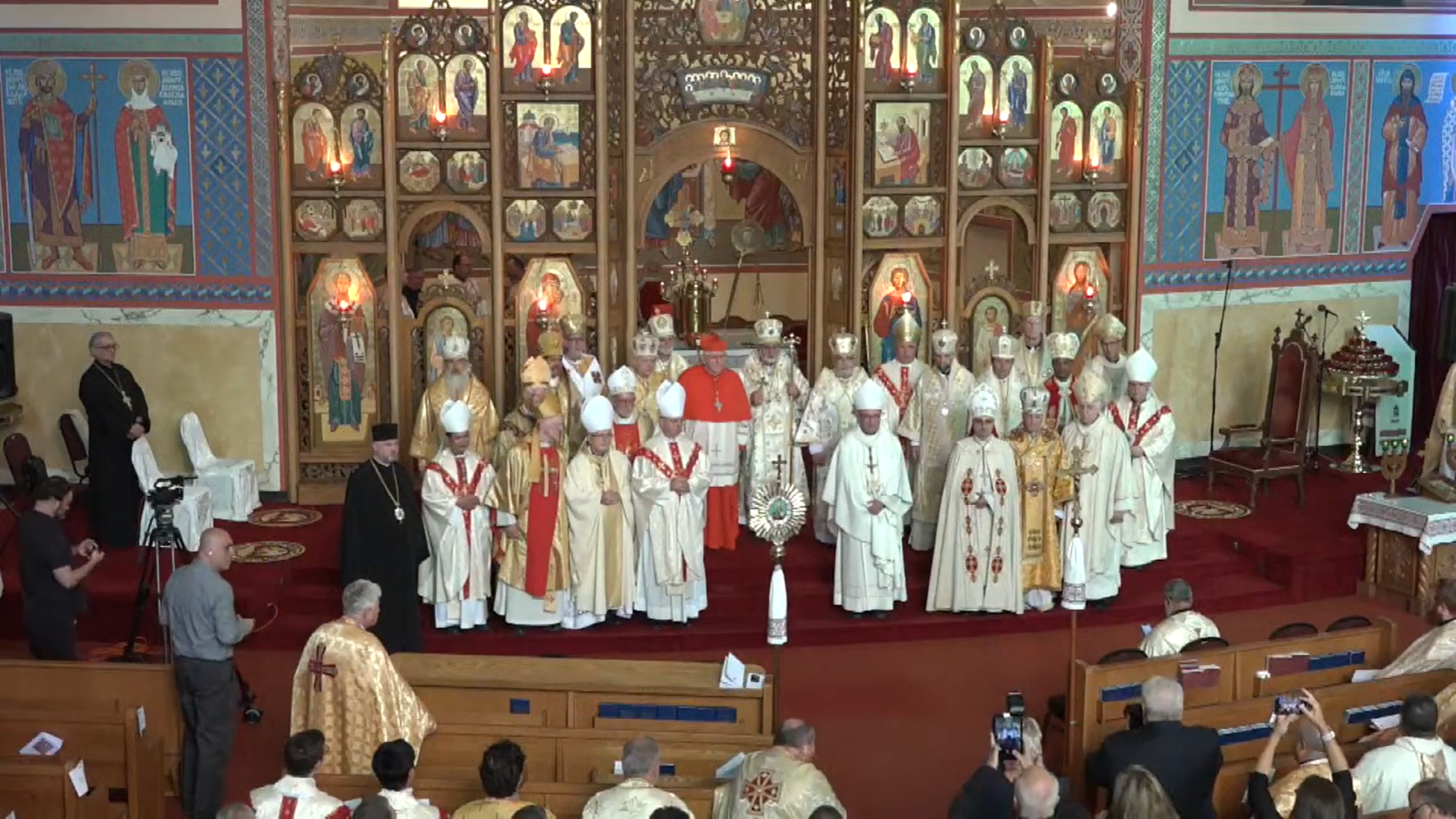 Спільне фото єпископів після Божественної Літургії, Торонто, 27 червня 2022 року, скриншот