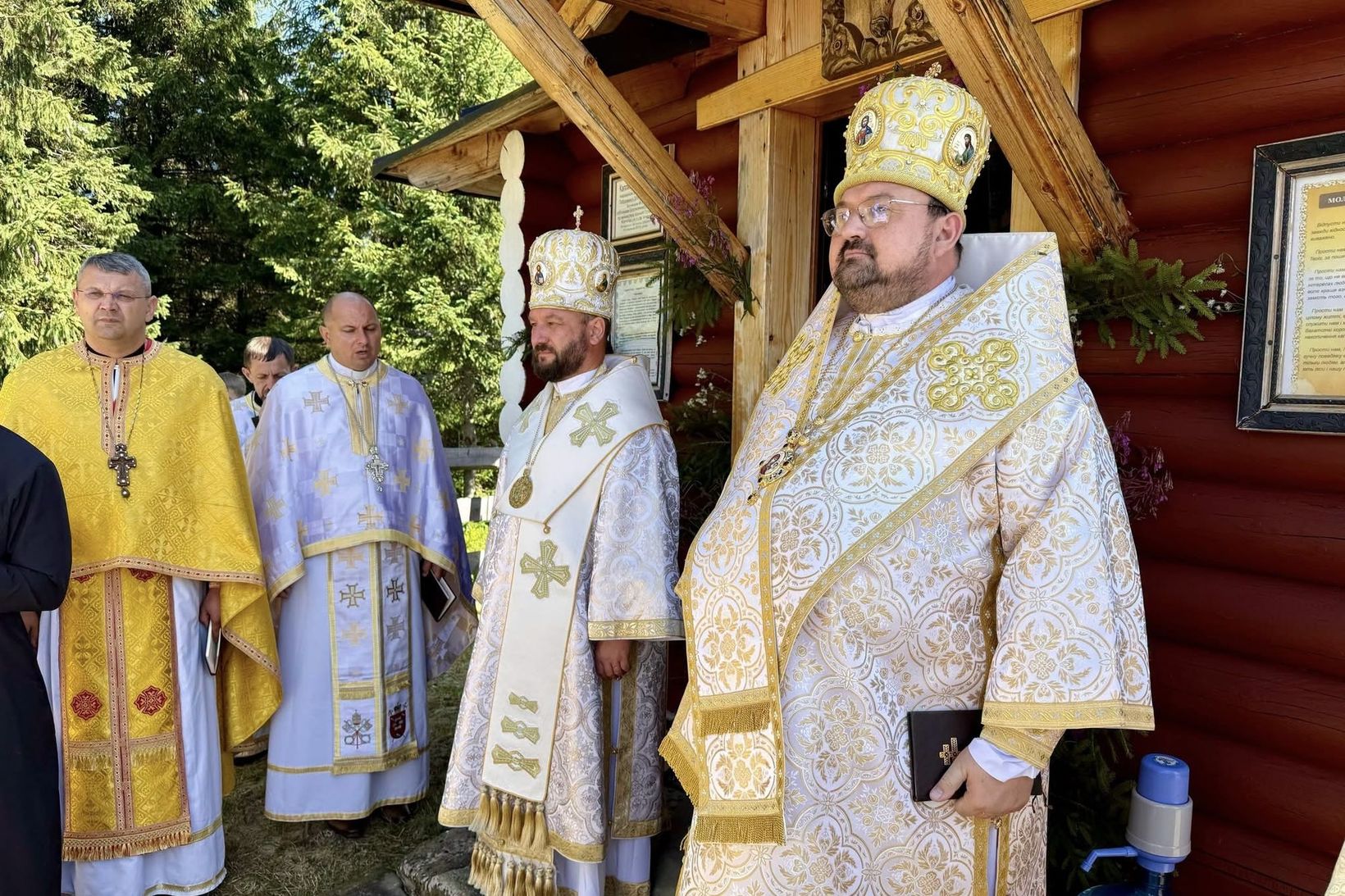 Єпископи УГКЦ та МГКЄ очолили спільну молитву в каплиці Святого Губерта в Карпатах Єпископи УГКЦ та МГКЄ очолили спільну молитву в каплиці Святого Губерта в Карпатах
