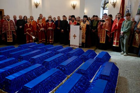 «Ворог не має сили знищити правду»: у Дрогобичі перепоховали 26 жертв радянських репресій