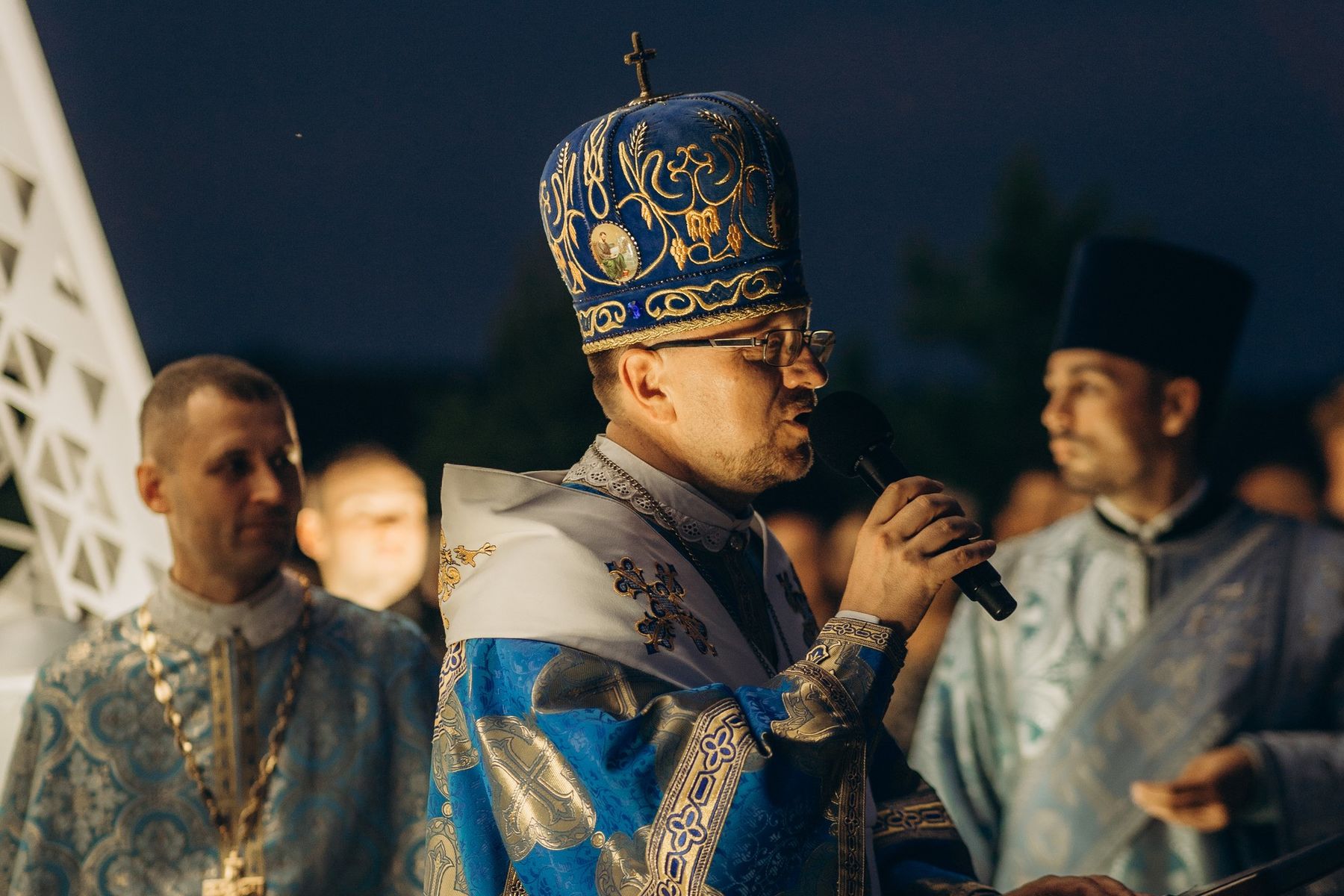 «Святе Таїнство — це зустріч людини з Богом»: владика Володимир Груца на нічних чуваннях у Старуні