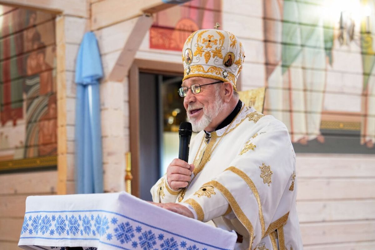 Глава УГКЦ привітав владику Степана Менька з 40-річчям священства