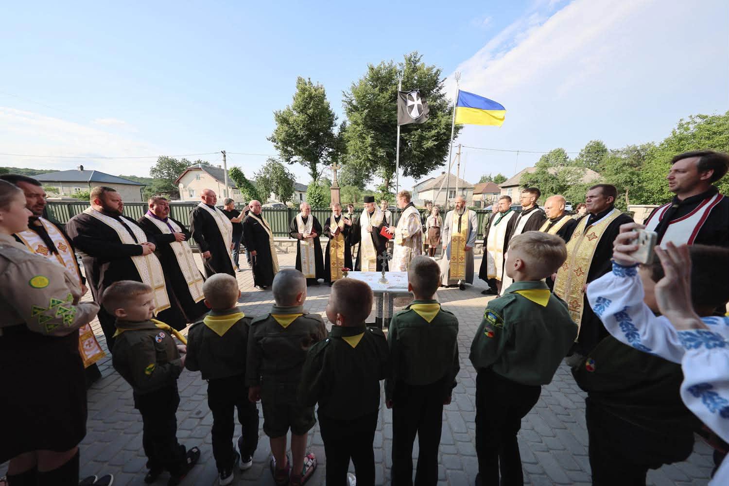 У Зарваниці відкрили та освятили пластову станицю У Зарваниці відкрили та освятили пластову станицю
