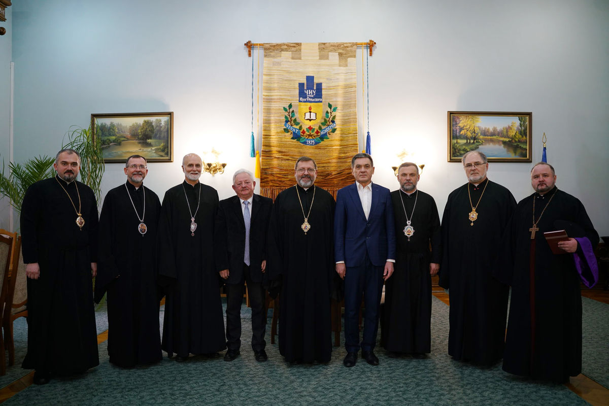 Head of the UGCC with the Bishops of the Permanent Synod Visit Universities in Chernivtsi