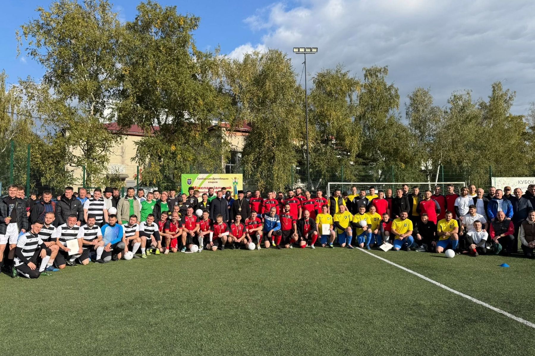 Священники УГКЦ змагалися за кубок у ювілейному турнірі з мініфутболу в Дрогобичі
