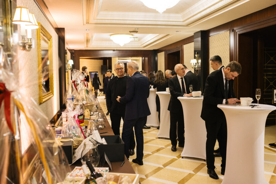 Служіння Богові й Україні не зупиняється: у Києві відбувся Вечір благодійності УКУ Служіння Богові й Україні не зупиняється: у Києві відбувся Вечір благодійності УКУ