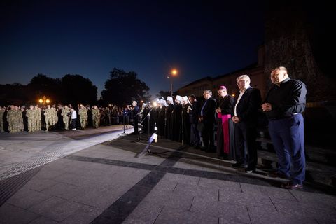У Львові у 500-й день великої війни за участю Президента і ВРЦіРО провели молитву за Україну