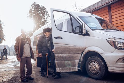 Патріарший паломницький центр провів евакуацію людей із найбільш «гарячих» точок Донеччини