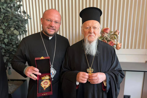 Bishop Stepan Sus received a panagia as a gift from Patriarch Bartholomew