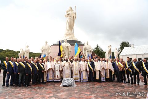 У Підгорецькому монастирі отців-василіан освятили монумент «Христос — добрий пастир»