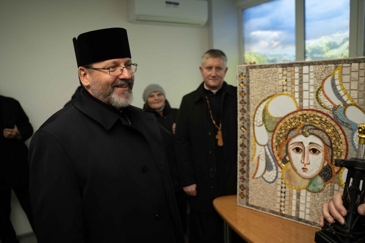 Блаженніший Святослав подарував Музею геології в Івано-Франківську рідкісну мозаїку херувима