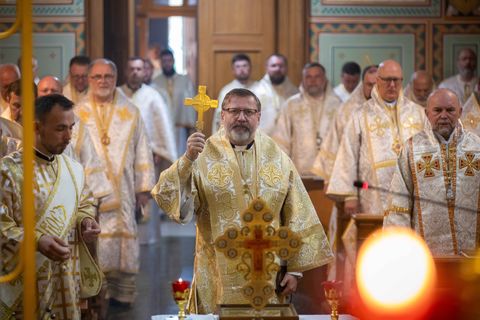 На Синоді в Римі помолилися за усопших єпископів: «Це знак єдності архиєреїв цілої нашої Церкви»
