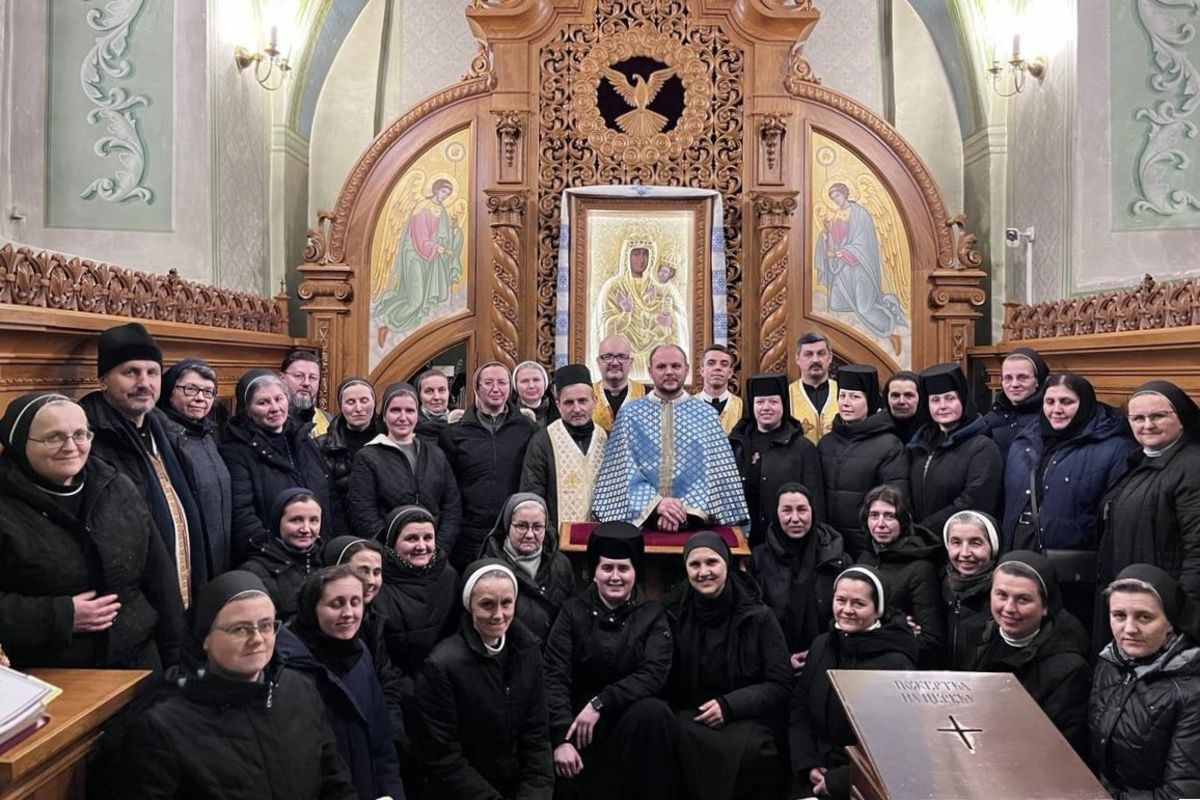 Зарваниця: настоятелі монастирів УГКЦ помолилися за припинення війни та перемогу України