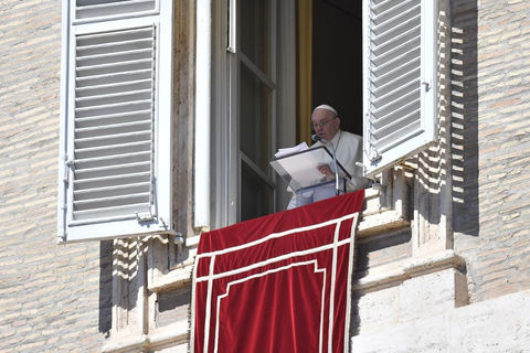 Папа Франциск: «Молімося за мир на кожній землі, яка скроплена кров’ю через війну»