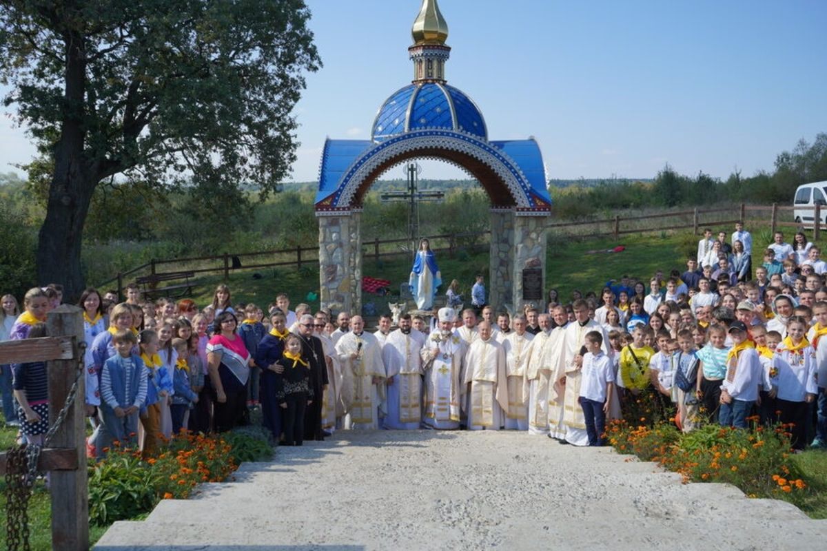 Молодь Івано-Франківщини взяла участь у прощі до Богородичної святині