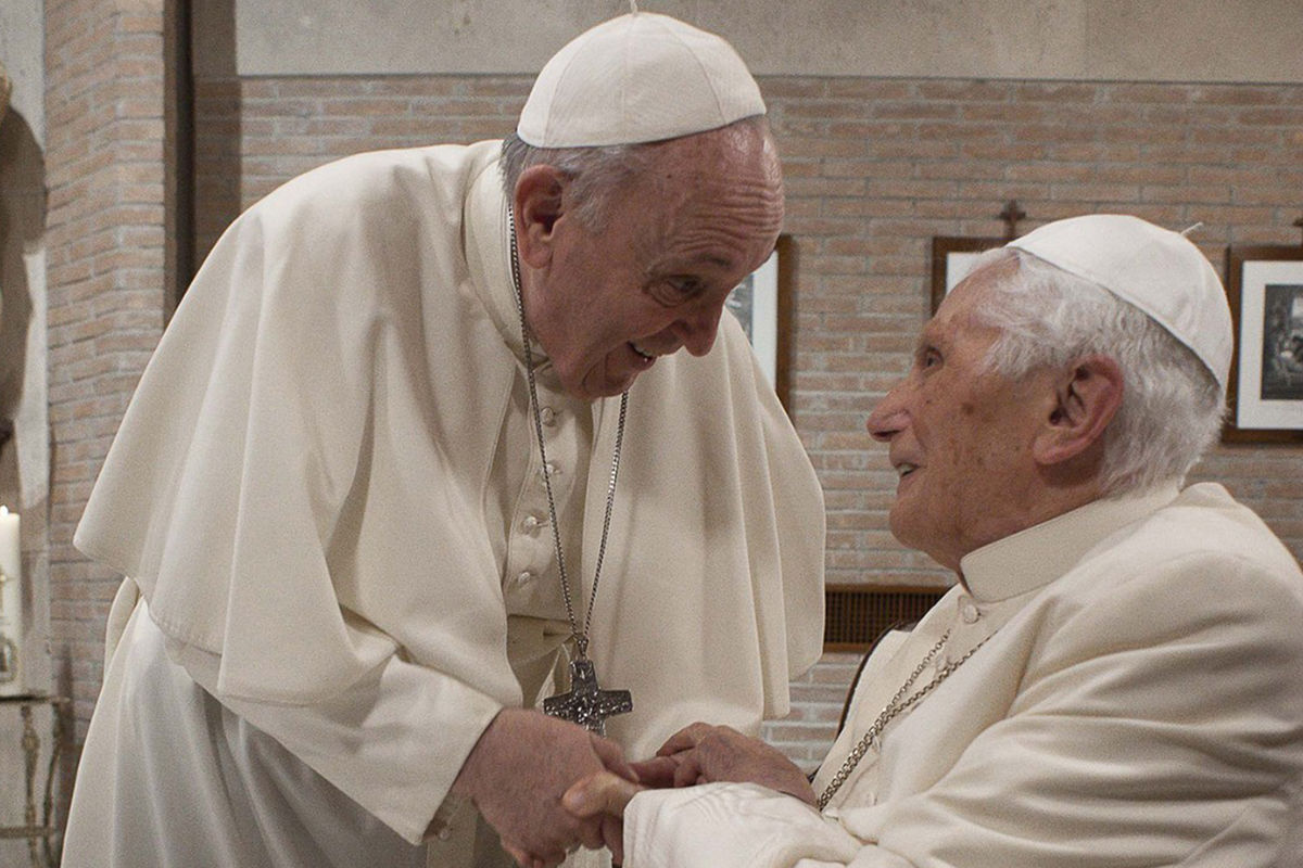 Папа Франциск попросив молитися за свого попередника