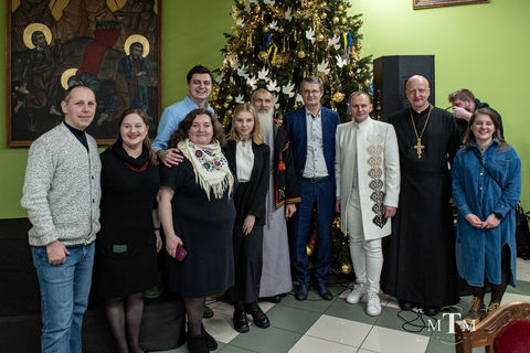 Близько мільйона гривень для стипендій семінаристам зібрали на «Різдвяній просфорі» у Львові
