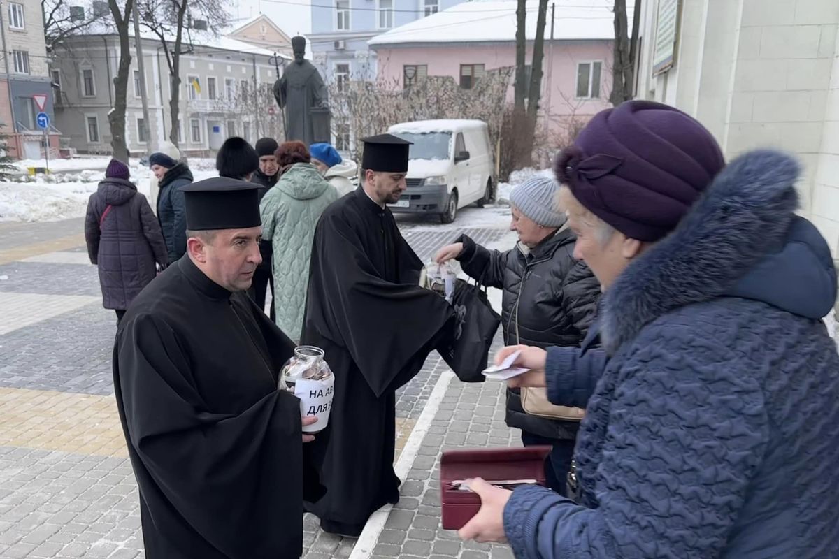 На храмовий празник архикатедрального собору в Тернополі зібрали кошти на автомобіль для ЗСУ