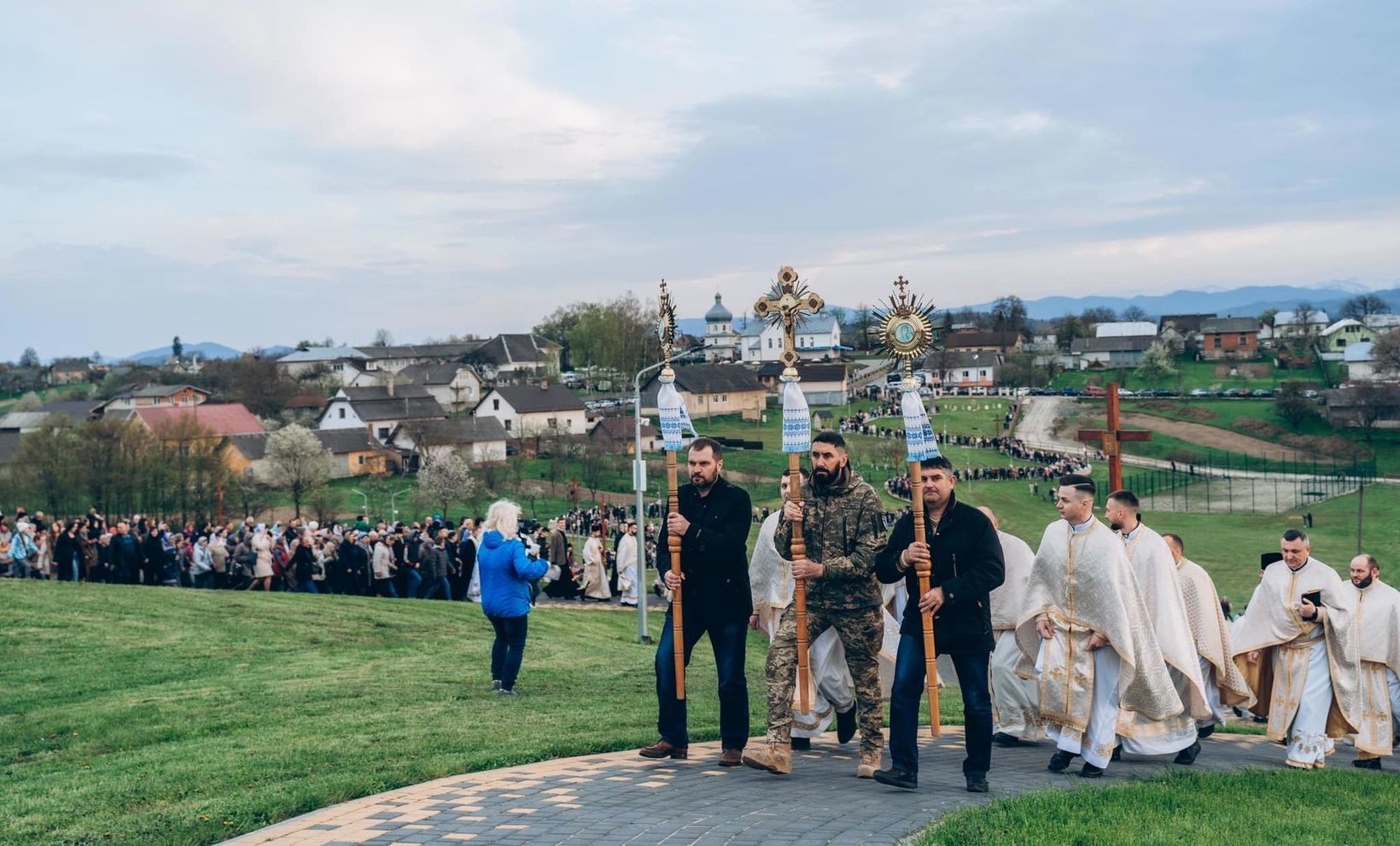 «Унікальний підземний храм у Старуні — місце молитви, а не туристичних екскурсій» — отець Володимир Лукашевський