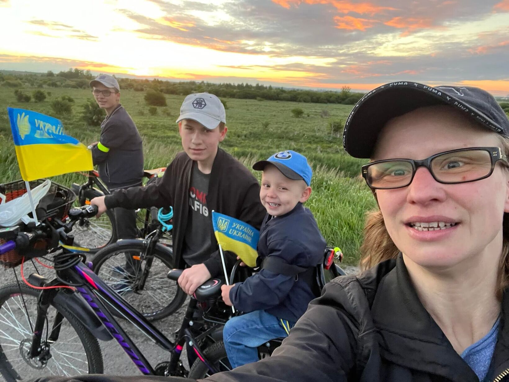 Валентина Харко з синами вирушають у паломництво на велосипедах