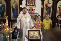 «Я повезу ваші прохання до серця Католицької Церкви», — владика Микола Бичок у Славутичі до родичів полонених