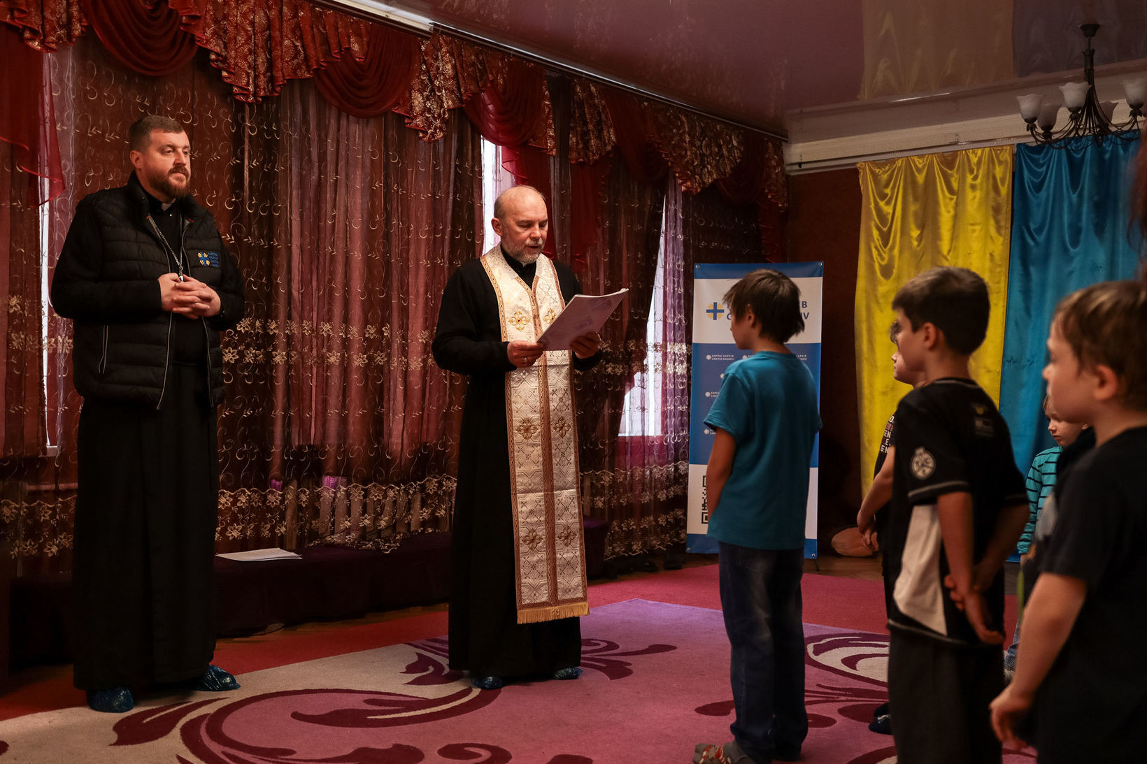 Харківський екзарх помолився з дітьми, позбавленими батьківського піклування