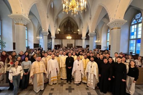 «Ми їхали в Таллінн, щоби свідчити про силу життя серед драми смерті», — отець Роман Демуш про зустріч молоді Тезе