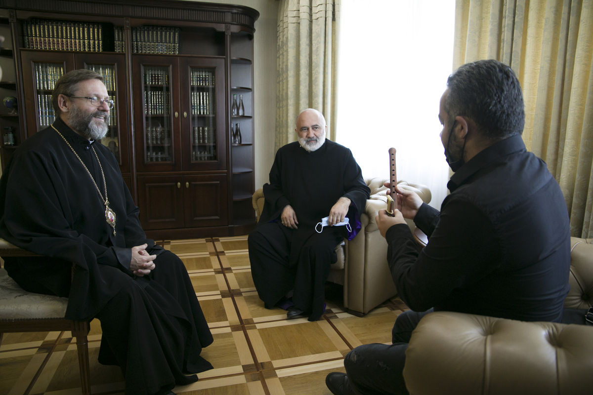 Єпископ Вірменської Апостольської Церкви подарував Главі УГКЦ дудук