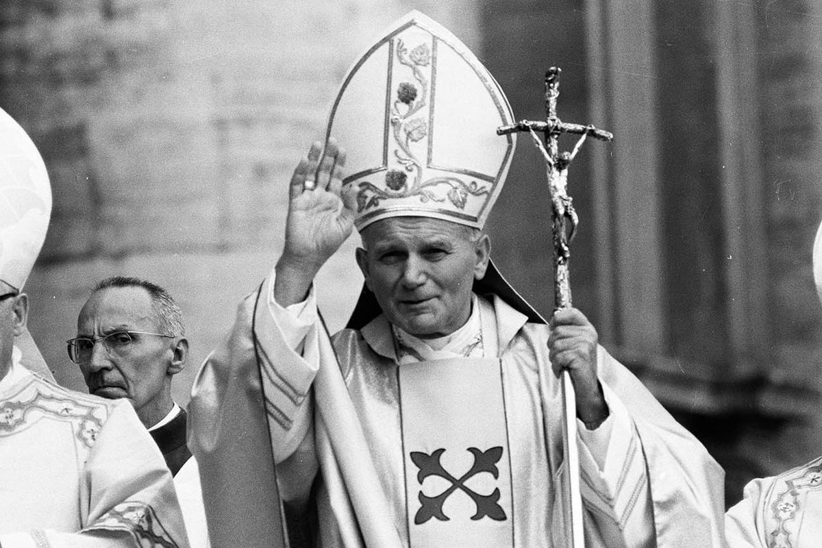 Чи мав святий Папа Римський Іван Павло II українське коріння?