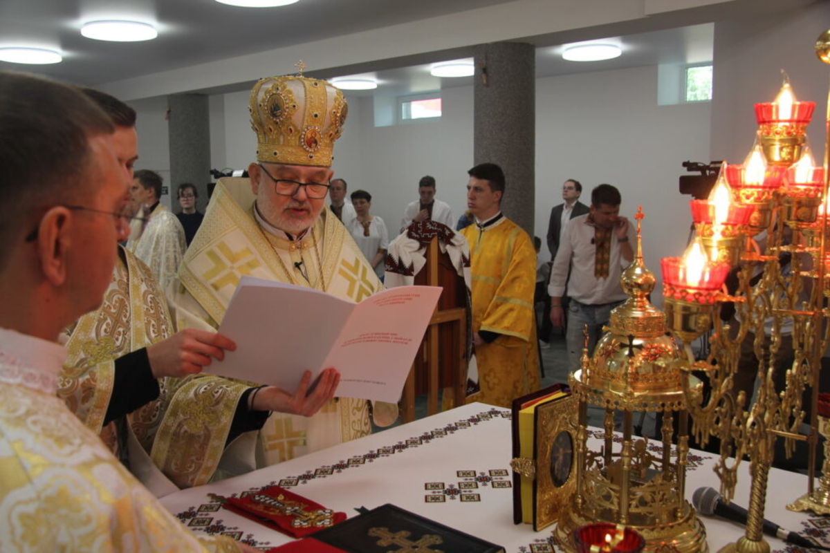 Владика Йосиф Мілян у Вишневому освятив нижній храм парафії Святої Анни