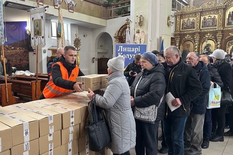 Продуктові набори і допомога дітям: у Тернополі провели дві благодійні акції