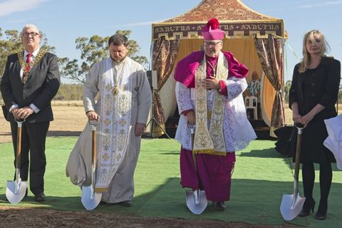 Владика Микола Бичок взяв участь в освяченні ділянки під будівництво кармелітського монастиря в Австралії