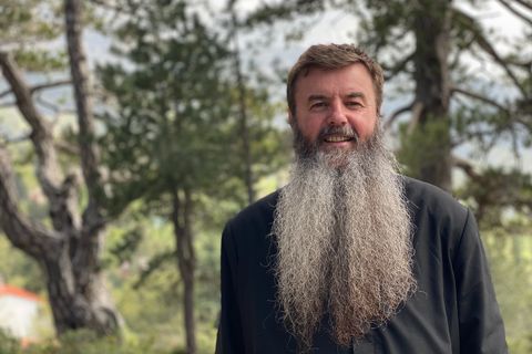 Священник для українців Кіпру: Ми не маємо ракет і дронів, але започаткували «Духовне ППО»