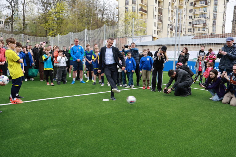 У Львові відкрили перший в&nbsp;Україні майданчик &laquo;FIFA Arena&raquo; для дітей Центру опіки сиріт
