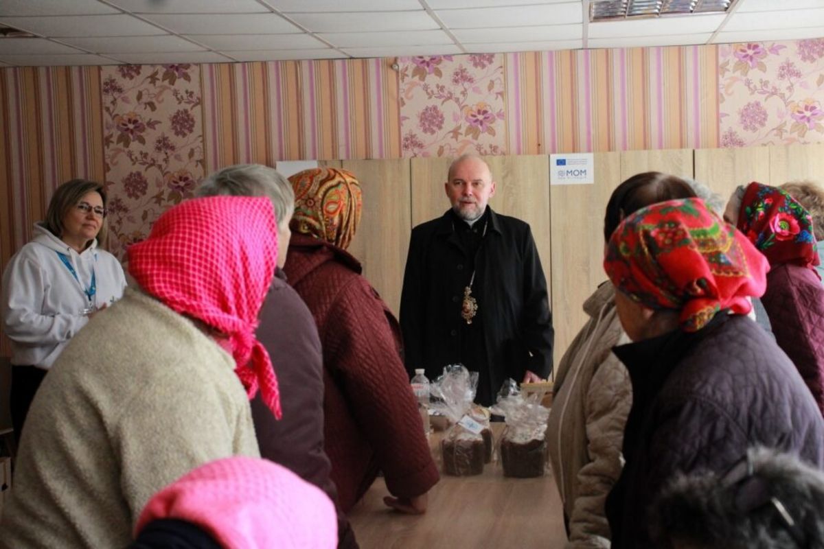 Харківський екзарх привітав вимушено переміщених осіб із Великоднем та передав пасхальну допомогу
