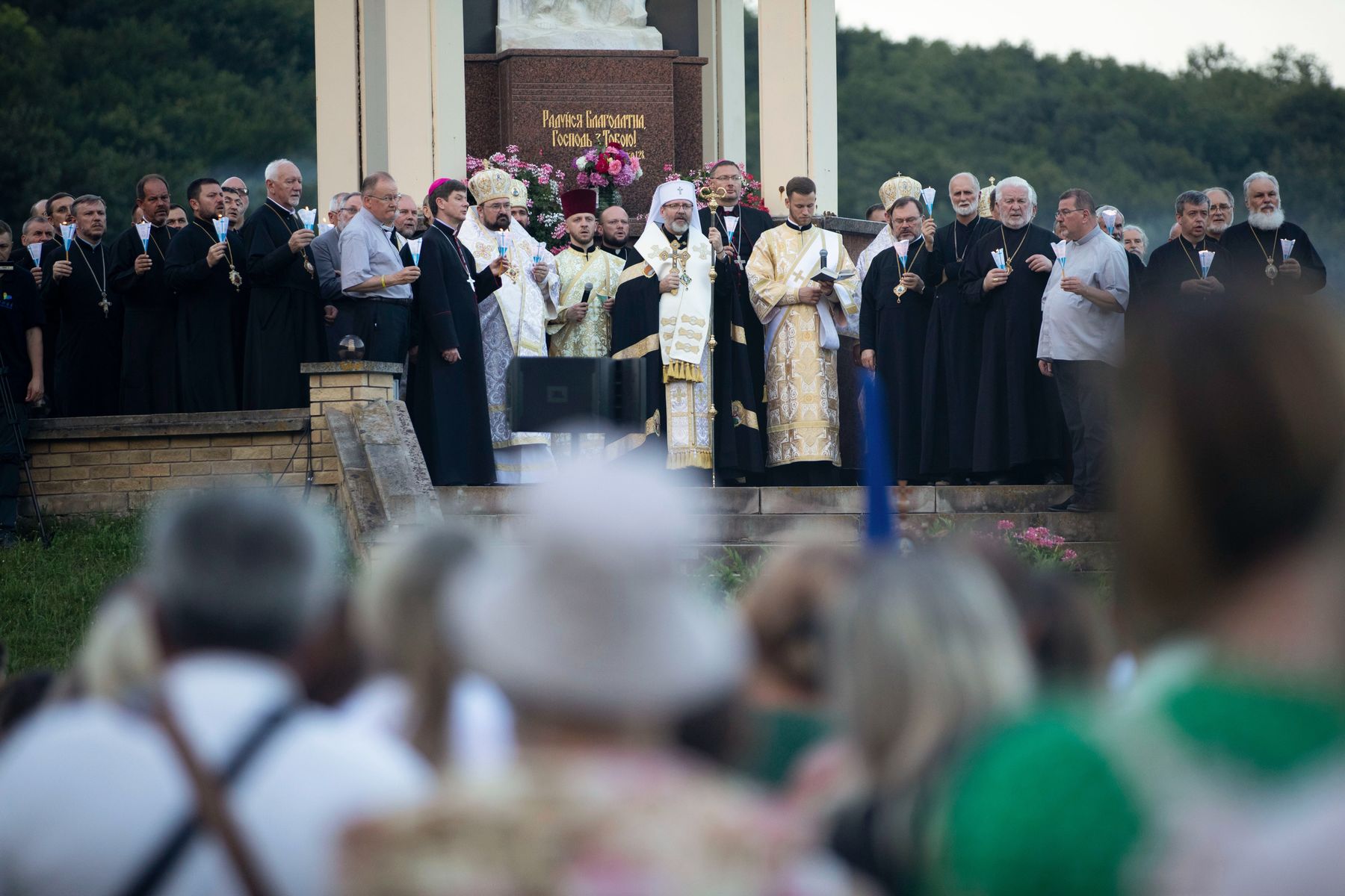 «Мамо, прийди, Тобі єдиній довіряємо глибину нашого болю»: Розпочалася Всеукраїнська проща до Зарваниці